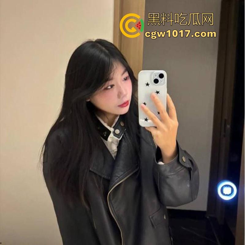 湖北师范大学萝莉学妹【温琬玲】反差跪床深喉口爆，狗链牵引翘臀后入爆操，与男友性爱视频曝光泄露！-6