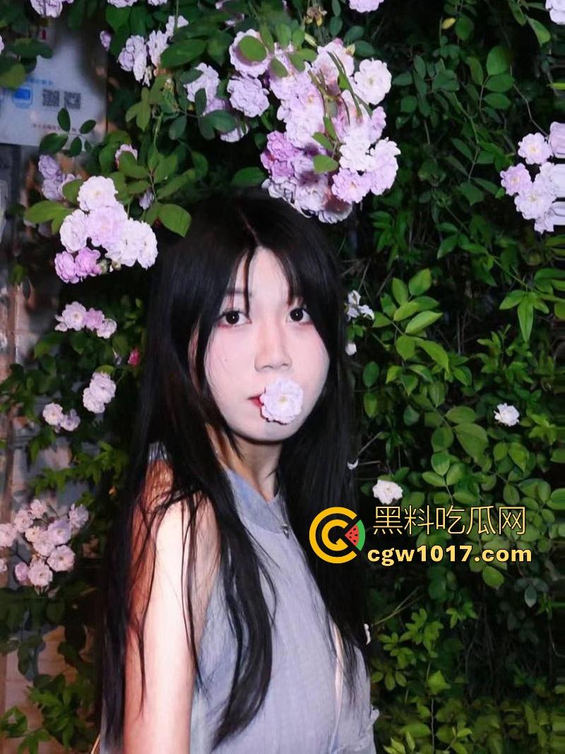 湖北师范大学萝莉学妹【温琬玲】反差跪床深喉口爆，狗链牵引翘臀后入爆操，与男友性爱视频曝光泄露！-10