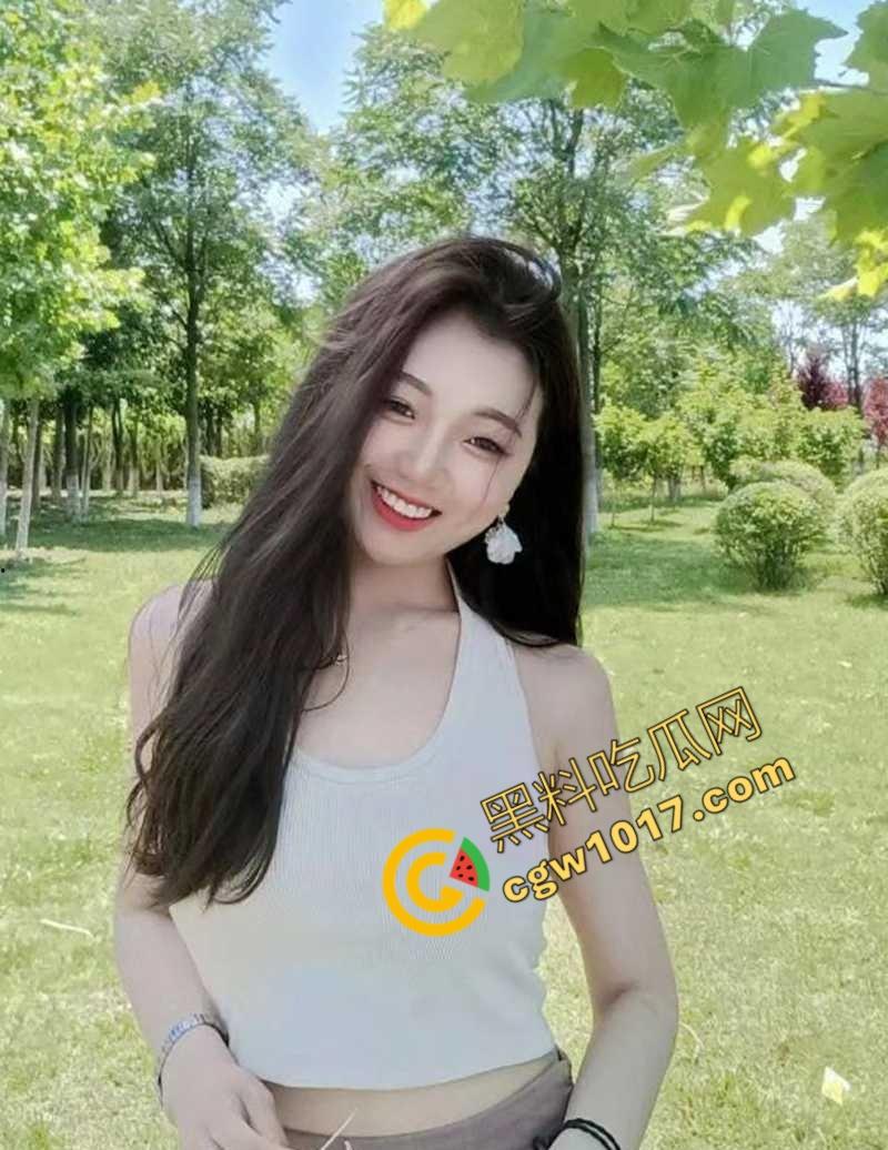 钦州骚妹【吴琪雪】乱伦丑闻炸翻全网:被亲爹无套内射,打胎后再度狂欢,前男友怒曝聊天记录毁三观!-1