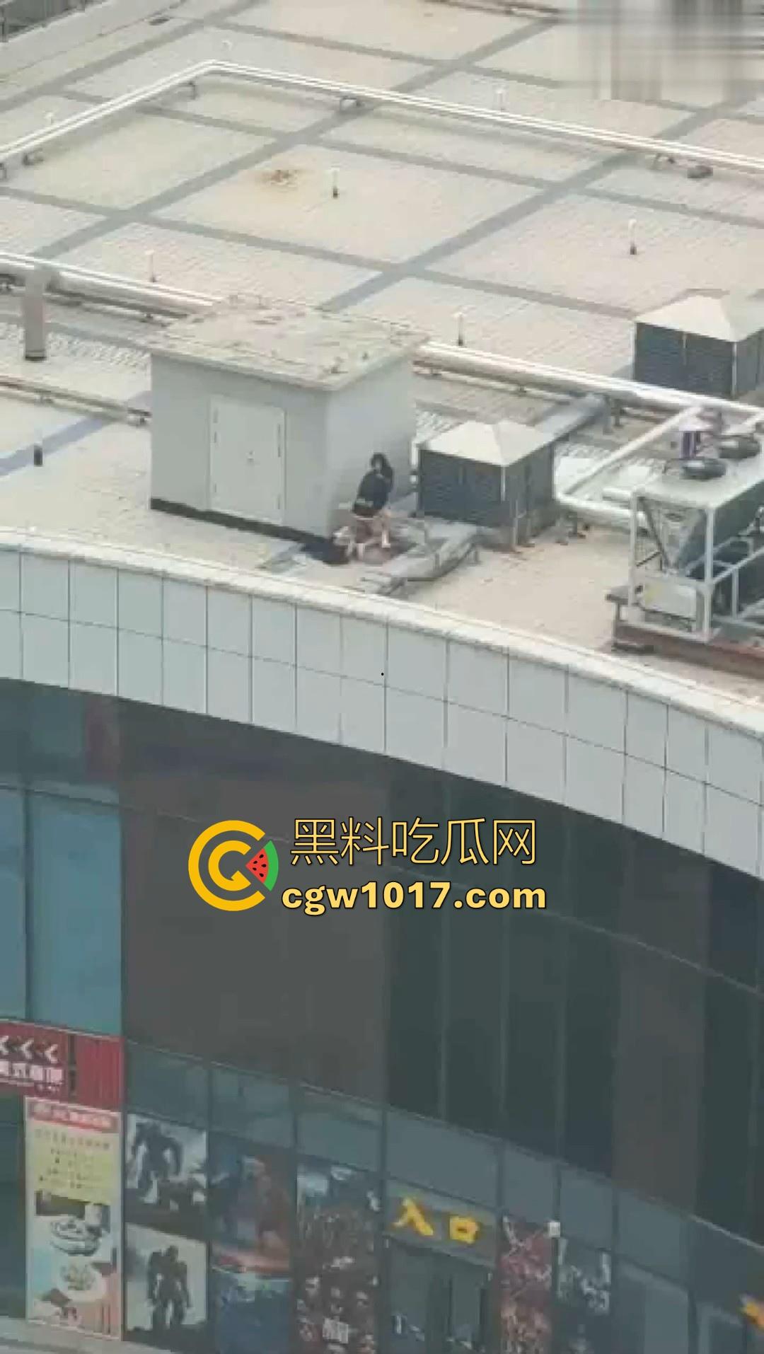 小编精选户外野战做爱视频，各种场景各种大胆做爱露出，无视众人猛插骚逼，只友你想不到的没有他们不敢操的！-12