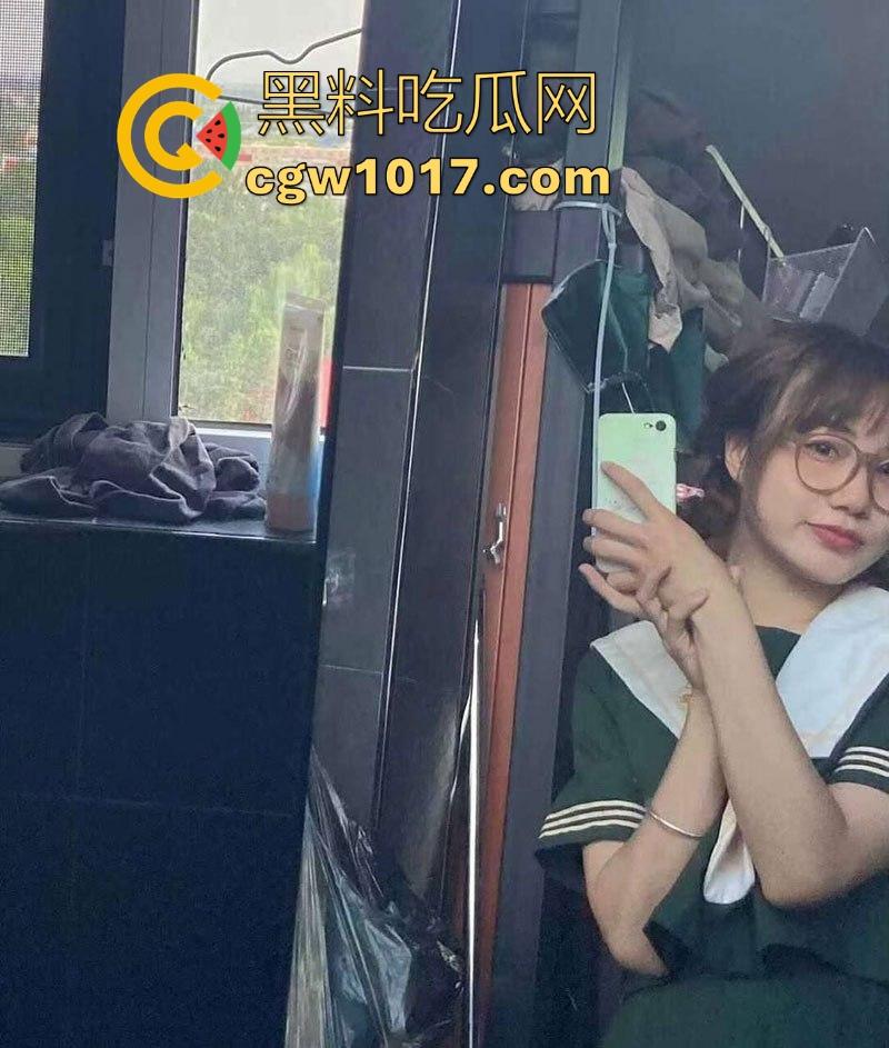 成都医科大学眼镜学妹【廖萱晴】双面人生暴露,清纯大学生私下是金主包养金丝雀,床上浪荡跟学校的清纯极其反差!-2