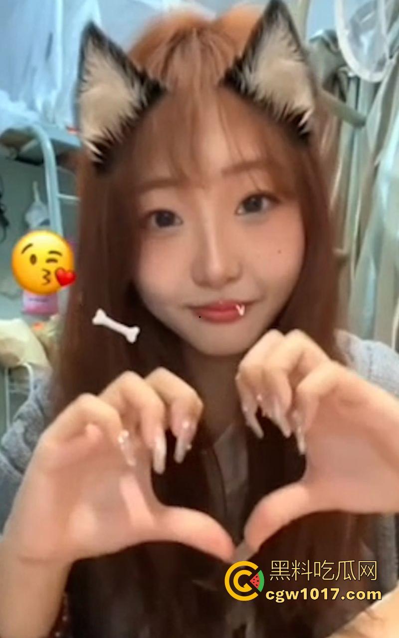 湖北职业学院【江雯彤】恋爱时疯狂榨干男友钱包，分手后被狠心曝光，教室后排自慰调教，传统位爆操，第一母狗实锤！-3