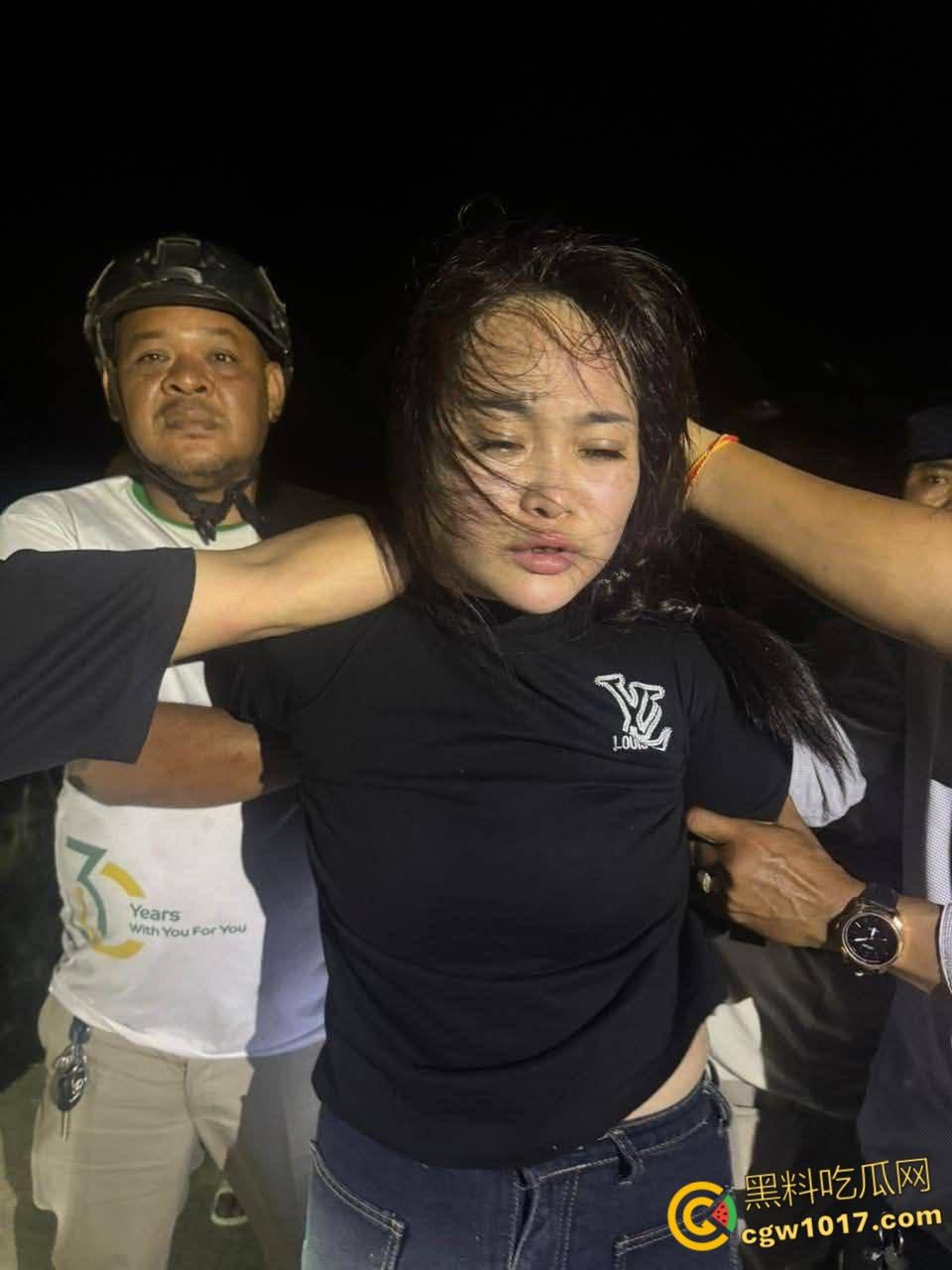 柬埔寨劫法场，黑衣大嫂一人一枪为爱冲锋，递枪救走6名同伴，现在每个大哥心中都有一个越南大嫂梦 ！-4