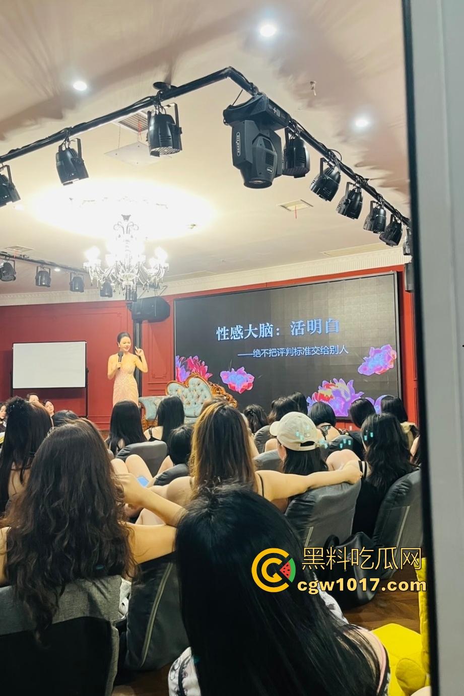 杭州性商学院训练营教如何当女人!伊兰迪正宫娘娘1V1传授性爱技术,课堂秒变大尺度活春宫!-4