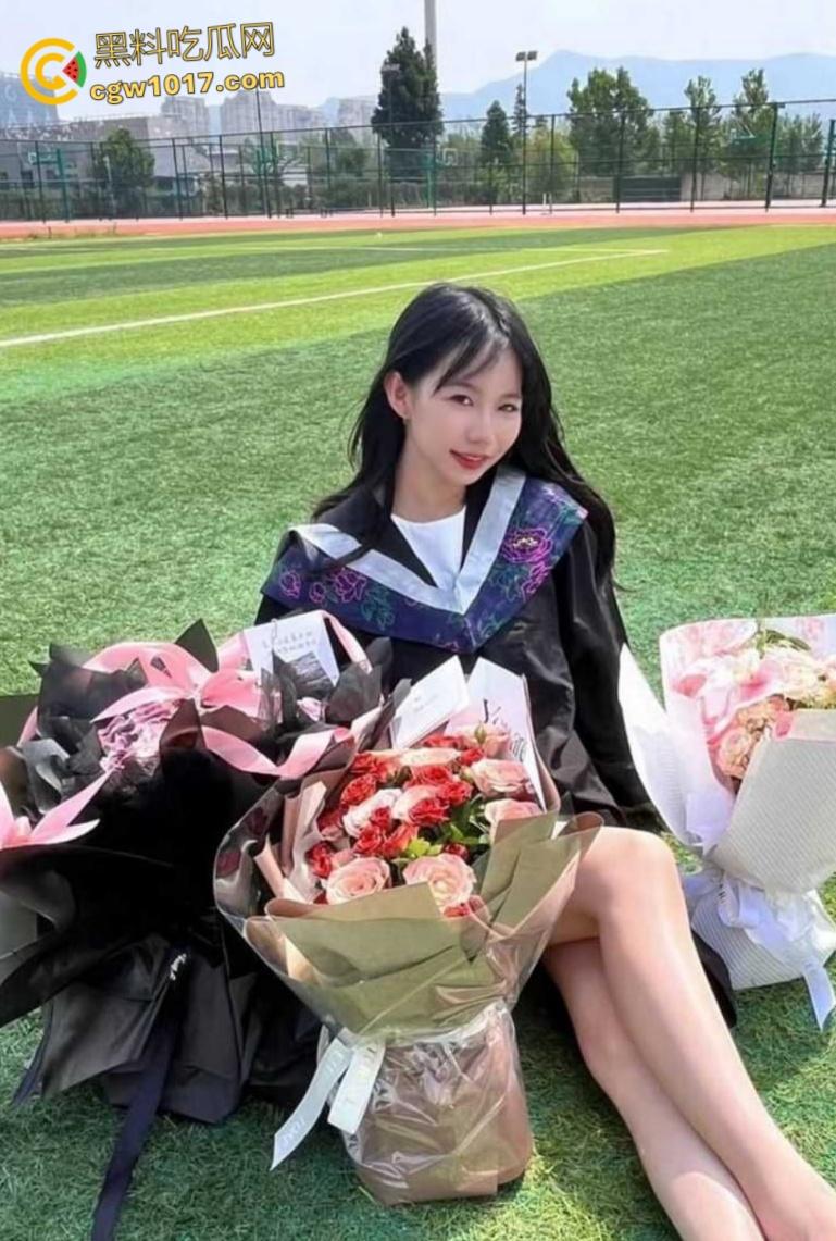 江苏盐城刚毕业幼师【明羽佳】,实习下班主动开房约男友做爱,足交对白超有意思,穿着粉色JK口交被颜射一脸 !-3