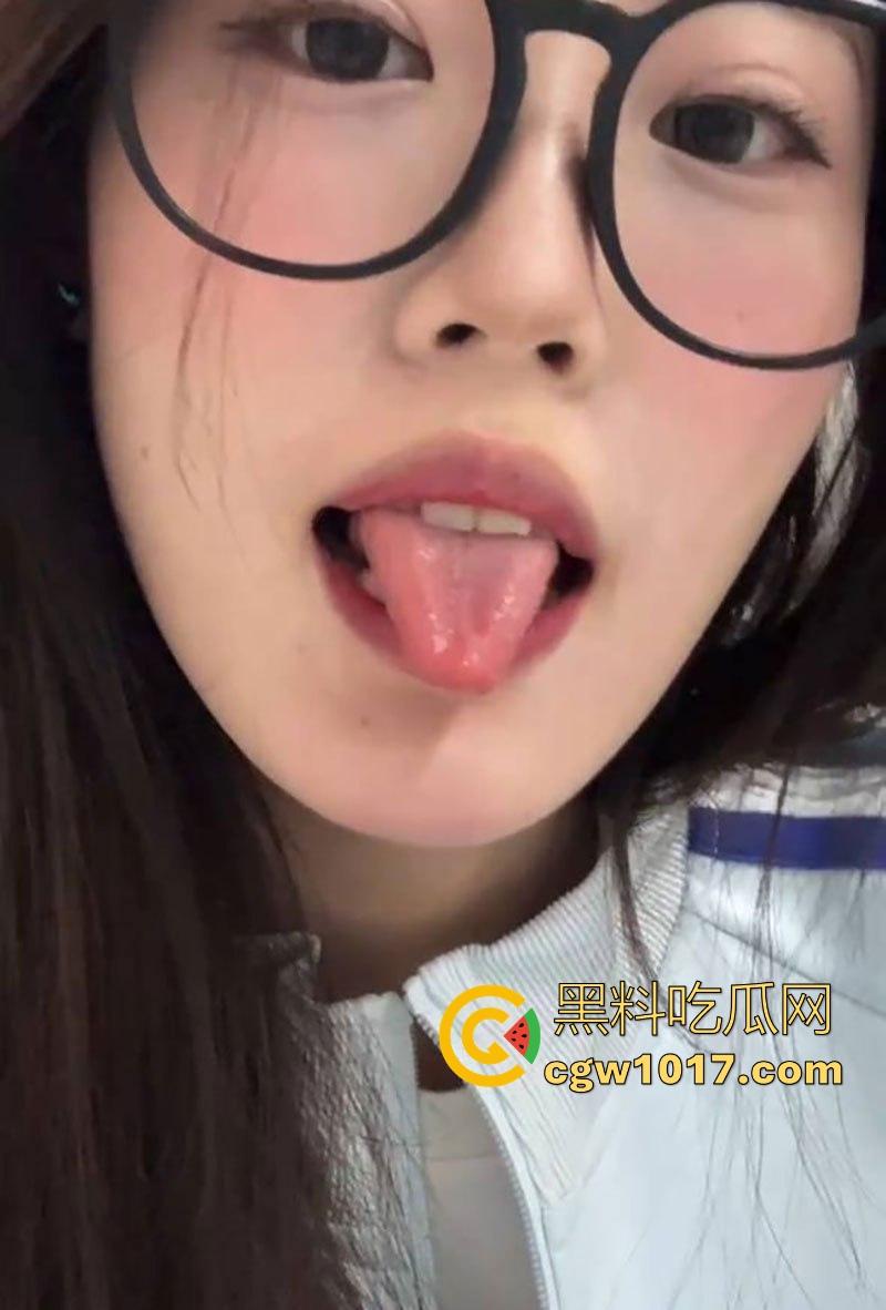 屌大的人优先享受极品御姐!瓜友分享网聊邂逅高挑骚逼,露脸深吞鸡巴,酒店狂野榨精,完事主动拿刮胡刀把逼毛刮了!-4