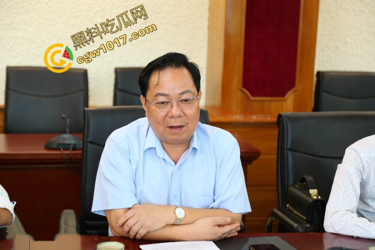 越南宁平海后校领导办公室淫乱大揭秘:校长与众美女狂野博弈!性爱视频曝光,校园内春光无限,道德沦丧!-1