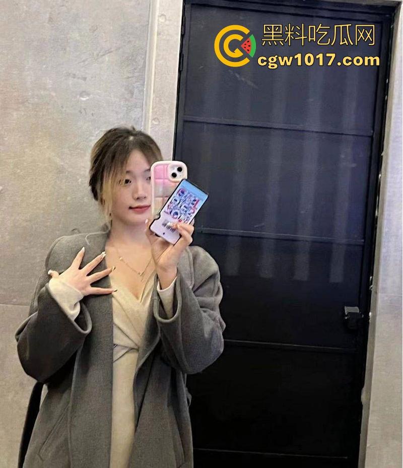 广西大学清纯大一女大【叶雯雯】可爱学妹露脸自慰，私下无比风骚，粉嫩小穴被男友爆操到合不拢！-7