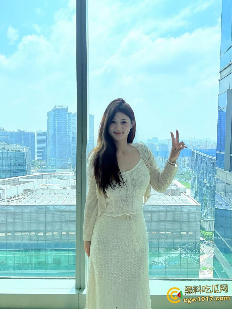 S+甜美高颜值表妹初调教,完美身材样貌太顶了,带上眼罩调教玩弄,舌尖轻舔龟头口交,女上骑乘巨乳乱晃 !-1