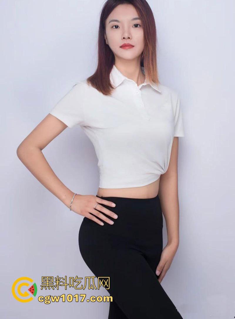 广州电商白领【魏文然】婚内出轨,良家少妇性瘾极强 ,露脸被暴操爽到浪叫震天,从职场精英到私下放荡!-3