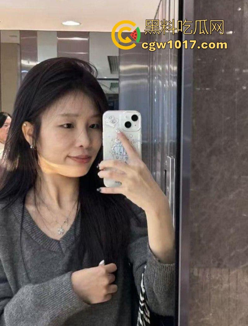 广东工业大学淫荡学姐【温语】在线自慰勾引！脸穴同框扣穴自慰翻白眼，天生炮架母狗，渴望大屌猛插浇灭饥渴欲火！-2