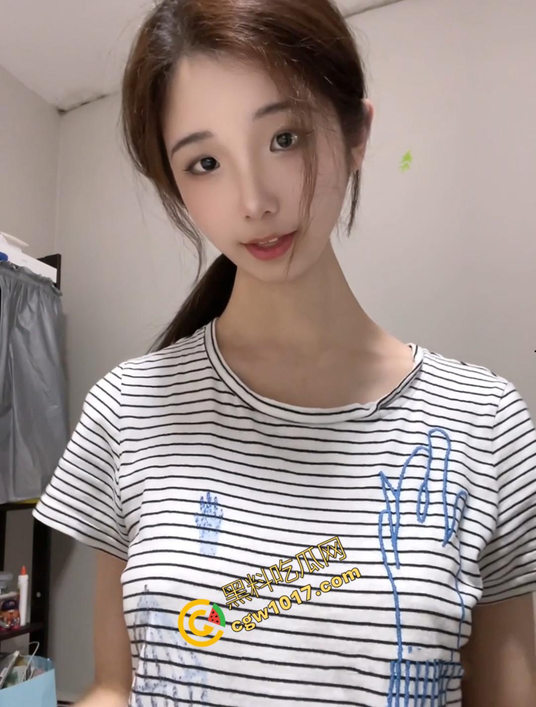 济南大学校花【张林汐】裸聊蛊惑众生:甜美裸舞诱惑无限,金主调教拴狗链,厕所剃毛裸身自慰,狗爬求爱,极限体验!-1