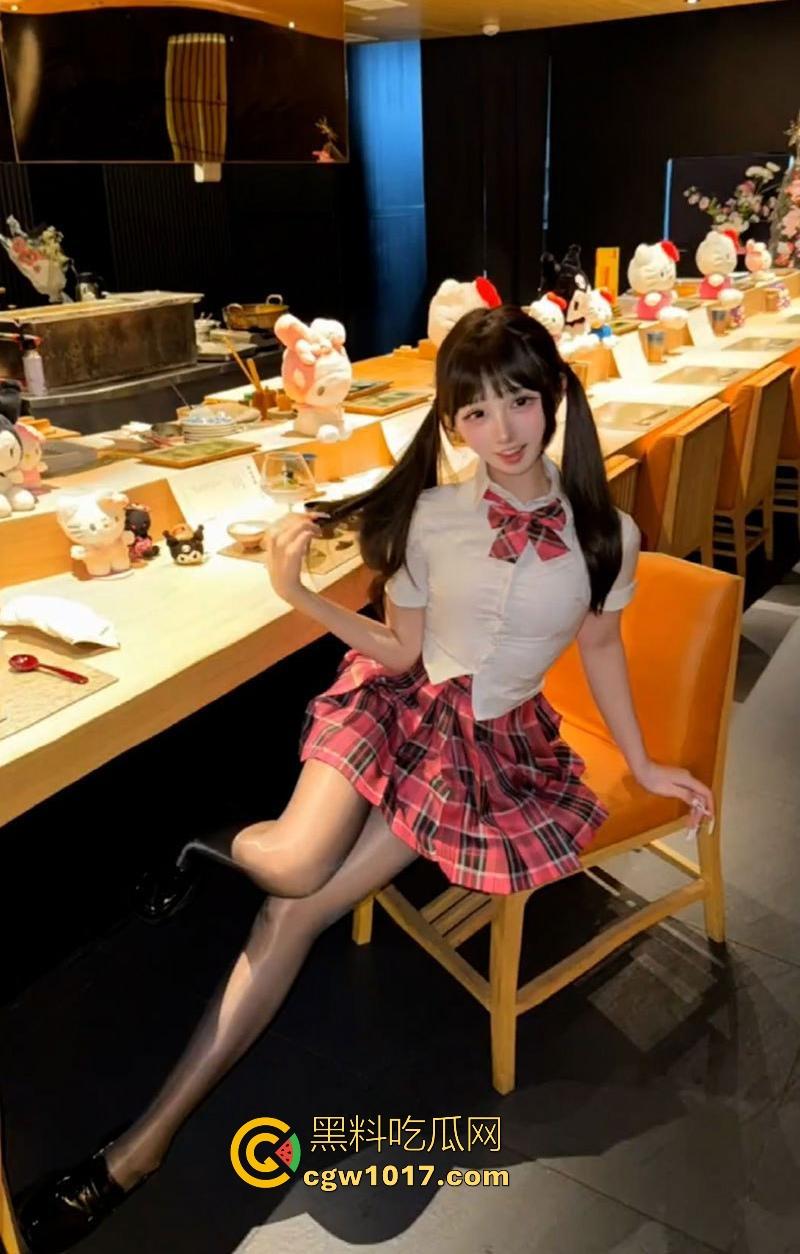 抖音顶级高颜值福利姬【魔人布欧】极品女神定制私拍,性感御姐丝袜诱惑,巨乳晃荡淫荡又反差,简直是视觉盛宴!-3