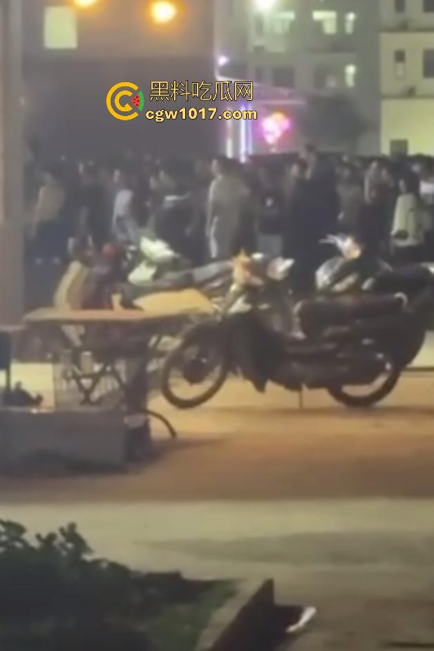 11月13日柬埔寨木牌金星园区大规模猪仔暴动,现场乱成一锅粥还有人开枪,赚不到钱猪仔们都集体起义了?-4