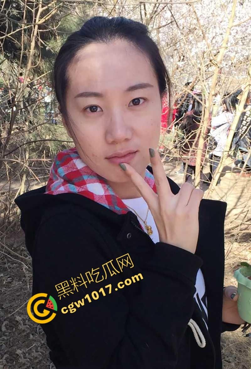 震撼!: 美艳人妻【刘珊】的淫荡云盘大揭秘:奶子弹跳嫩穴淫水直流,裸操同框引群众围观狂欢!-2