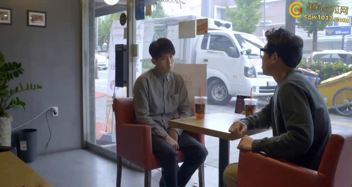 韩国三级伦理《 课外的回忆》中文字幕,受过富婆凌辱的男人,艳遇暗恋自己的女学生,男主该如何选择呢?-7