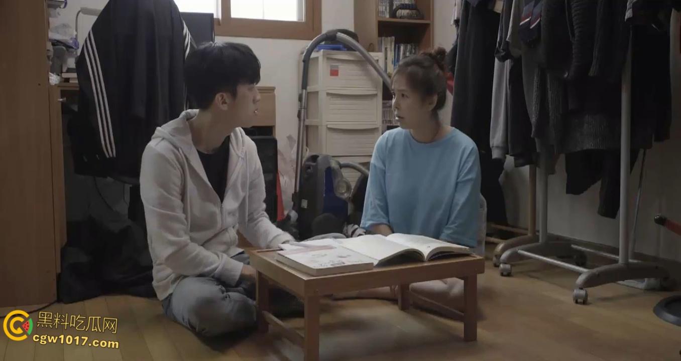 韩国三级伦理《 课外的回忆》中文字幕,受过富婆凌辱的男人,艳遇暗恋自己的女学生,男主该如何选择呢?-1