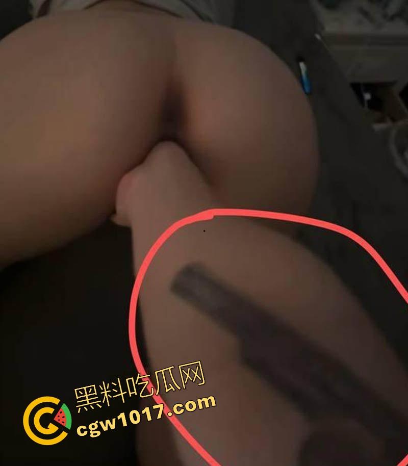 昔日抖音第一枪【厄卡伦】重出江湖，回归第一炮还是给了老情人，高颜值反差人妻，全程露脸舔掉骑乘，骚到飞起！-8