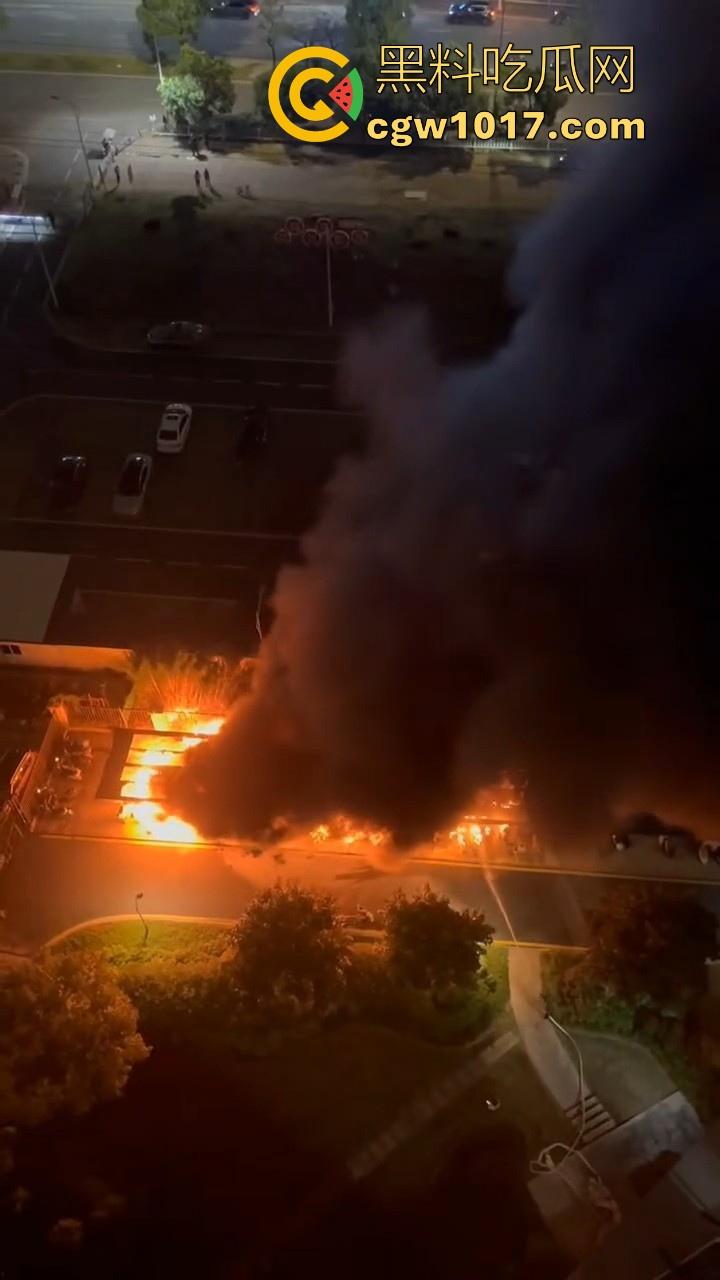 广东韶关碧桂园天玺湾，电动车充电自燃着大火，又是电动车着火，不管是在路上还是停车场真得离电车远点！-1