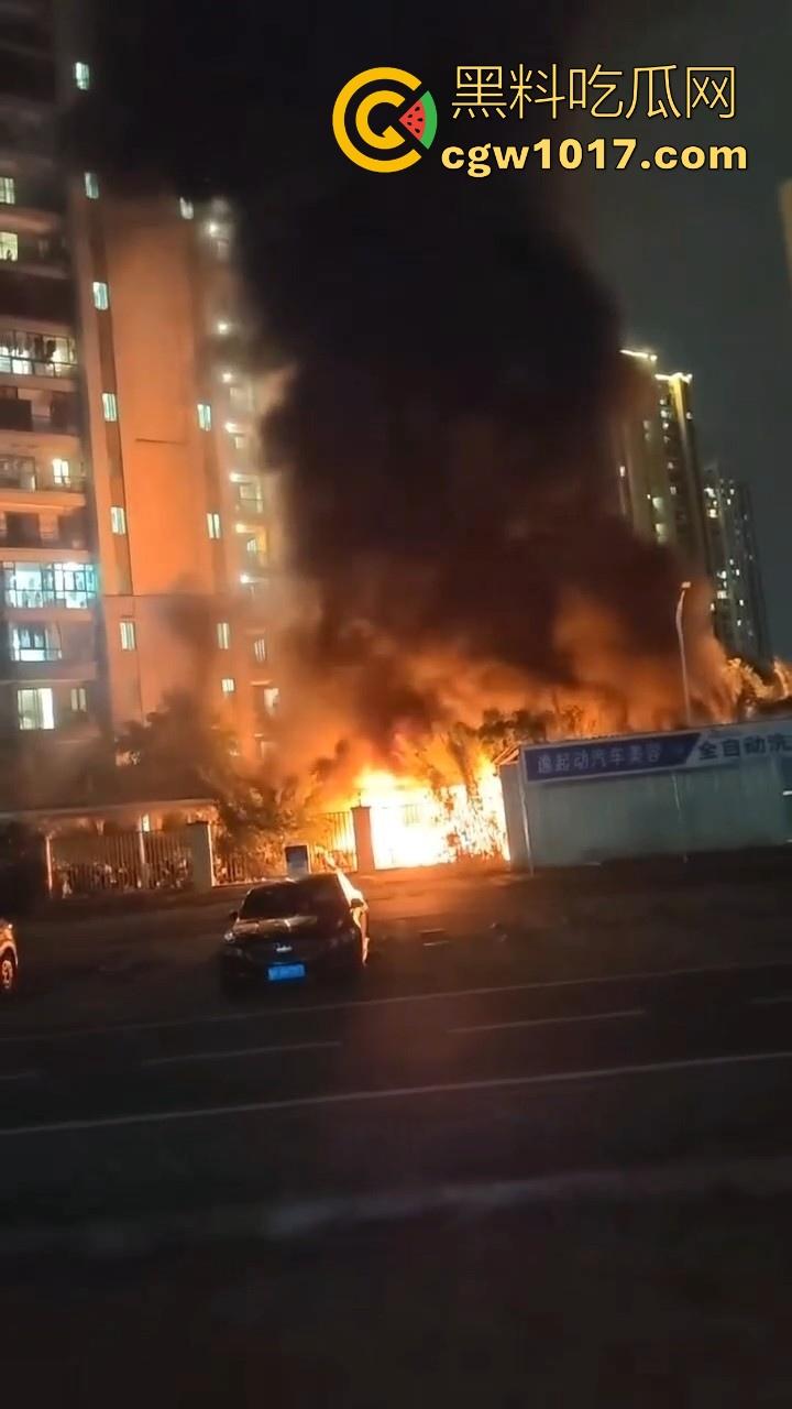 广东韶关碧桂园天玺湾，电动车充电自燃着大火，又是电动车着火，不管是在路上还是停车场真得离电车远点！-6