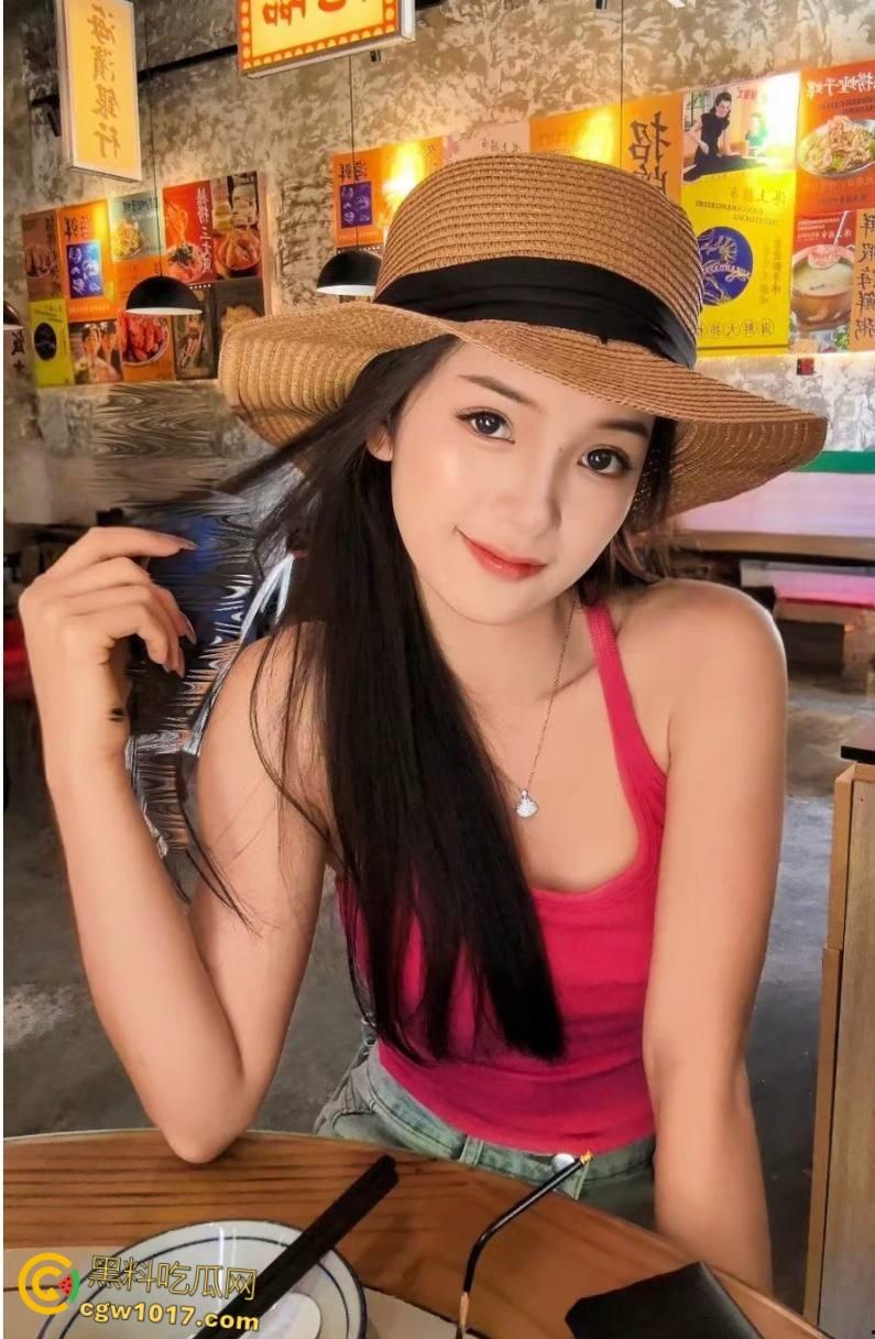 让姐姐插着跳蛋打扫卫生,饥渴奶奶的的姐姐,捏着奶子还喊着爸爸操我,按住头疯狂口交,后入内射小嫩穴!-1