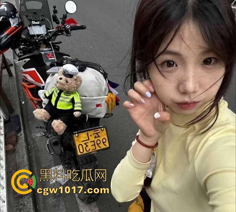 抖音热瓜骑行圈白兰鸽事件大曝光!纯欲女骑士傍富二代【木头叔叔】深夜酒店猛舔大屌,一晚十次打底,插完就甩!-9