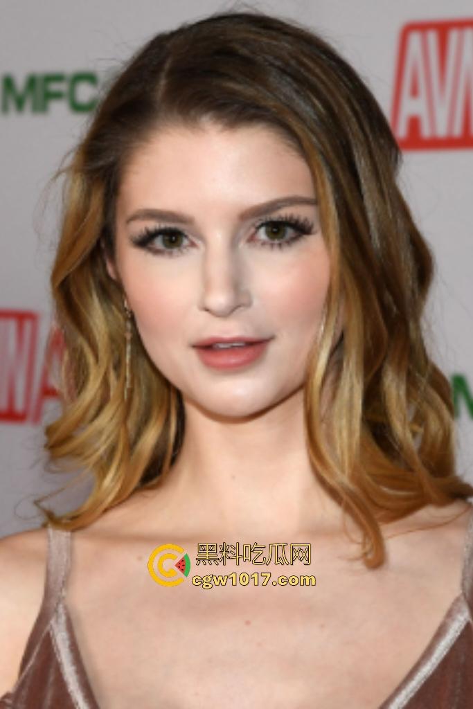 欧美金发巨乳少妇【Bunny Colby】,丈夫同意下偷情,翘臀后入被猛男巨屌狂捅,笑着享受乳交射浓精!-1