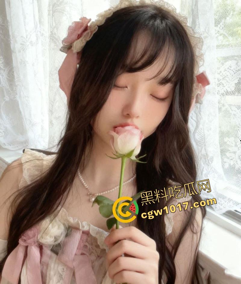 广西大学清纯可爱萝莉【廖莉莉】粉嫩公主裙的邻家萝莉,被捆绑锁喉狂顶,日常可爱到床上放荡的巨大反差的极致诱惑!-3