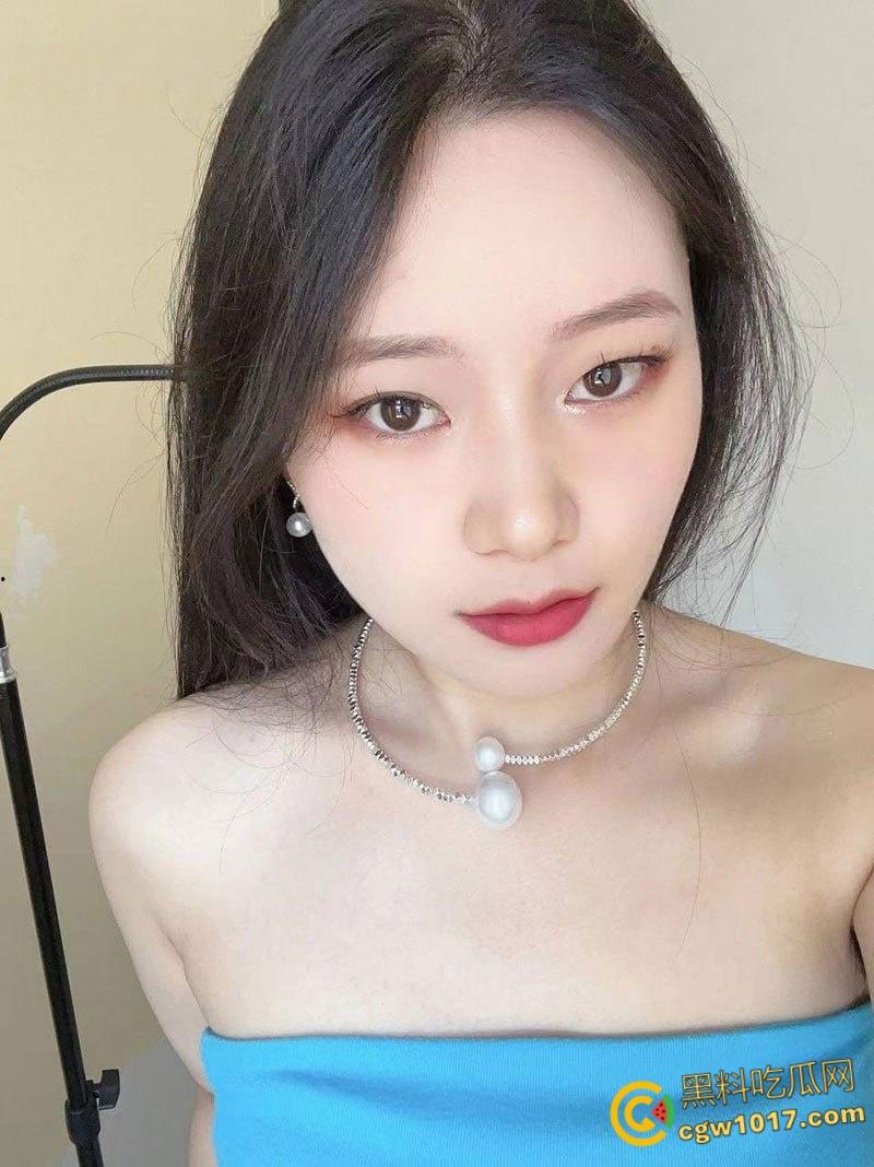 吉林大学清纯学妹【宫丽】,被男友调教沦为母狗,家中抠穴视频自慰 ,酒店多姿势做爱,淫声浪叫充满房间!-1