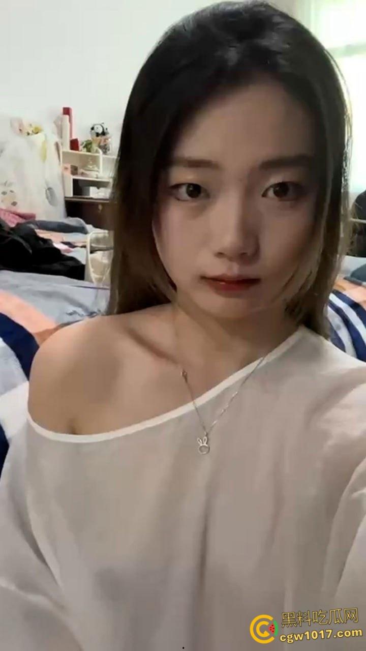 吉林大学清纯学妹【宫丽】,被男友调教沦为母狗,家中抠穴视频自慰 ,酒店多姿势做爱,淫声浪叫充满房间!-4