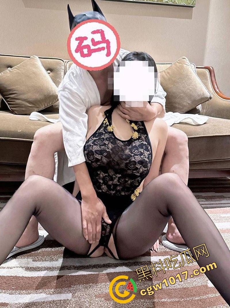 极品微胖肉身菩萨【放逐的灵魂】肥臀骑乘视频流出,不夸张的说这蜜桃臀是我目前看过最顶的,这极品身材猛烈骑乘后入,真顶不住啊!-1