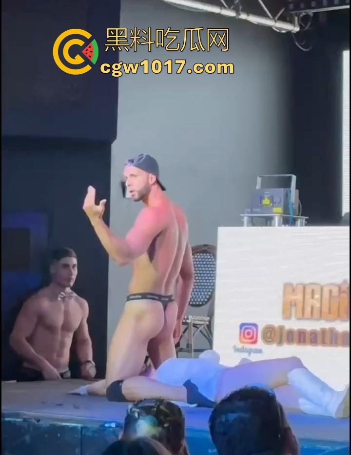 疯马秀都开到香港了吗?澳洲magicman裸男脱衣秀表演视频曝光,随机挑选女观众上台模拟性爱,动作极其辣眼!-2