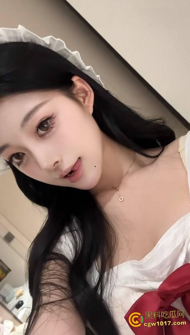 义乌抖音网红【小棉】,大尺度制服私拍流出,高颜甜妹揉乳扣穴,自慰娇喘白浆四溢,反差骚劲爆棚!-2