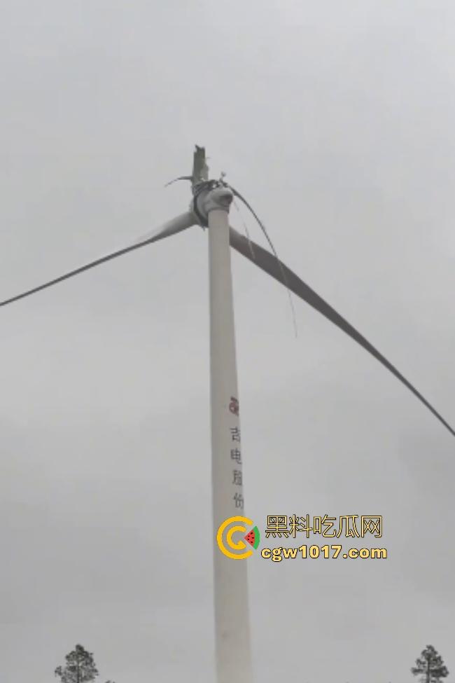 11月9日江西九江鄱阳湖服务区,吉电风扇叶突然断裂,玻璃纤维漫天飞舞,居民吸入有炸肺的风险,这都没人管?-2