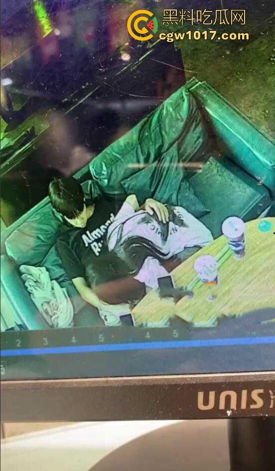 广西玉林仙尼奶茶店大瓜！学校里是高冷女神【孙晓惠】，学校外却是口爆小母狗，单喝奶茶还不够还得加一点精液是吧！-5