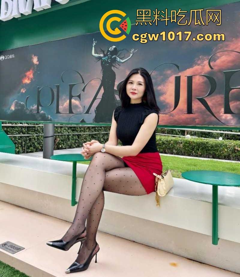 风骚前同事瞒着出差的老公，把孩子留家里出门疯狂偷情泄欲，穿渔网黑丝被猛插，花式做爱，淫叫声充满了整个房间！-2