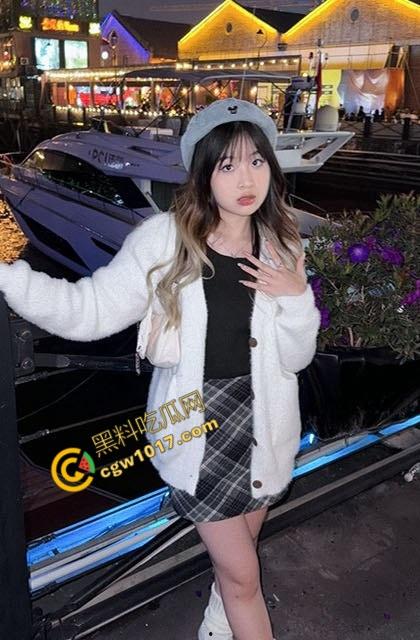 湖南长沙【黄梦瑶】酒店激战视频全网疯传,粉嫩鲍鱼爆裂求操,黑丝美腿缠腰疯狂交欢,刺激血脉偾张-3