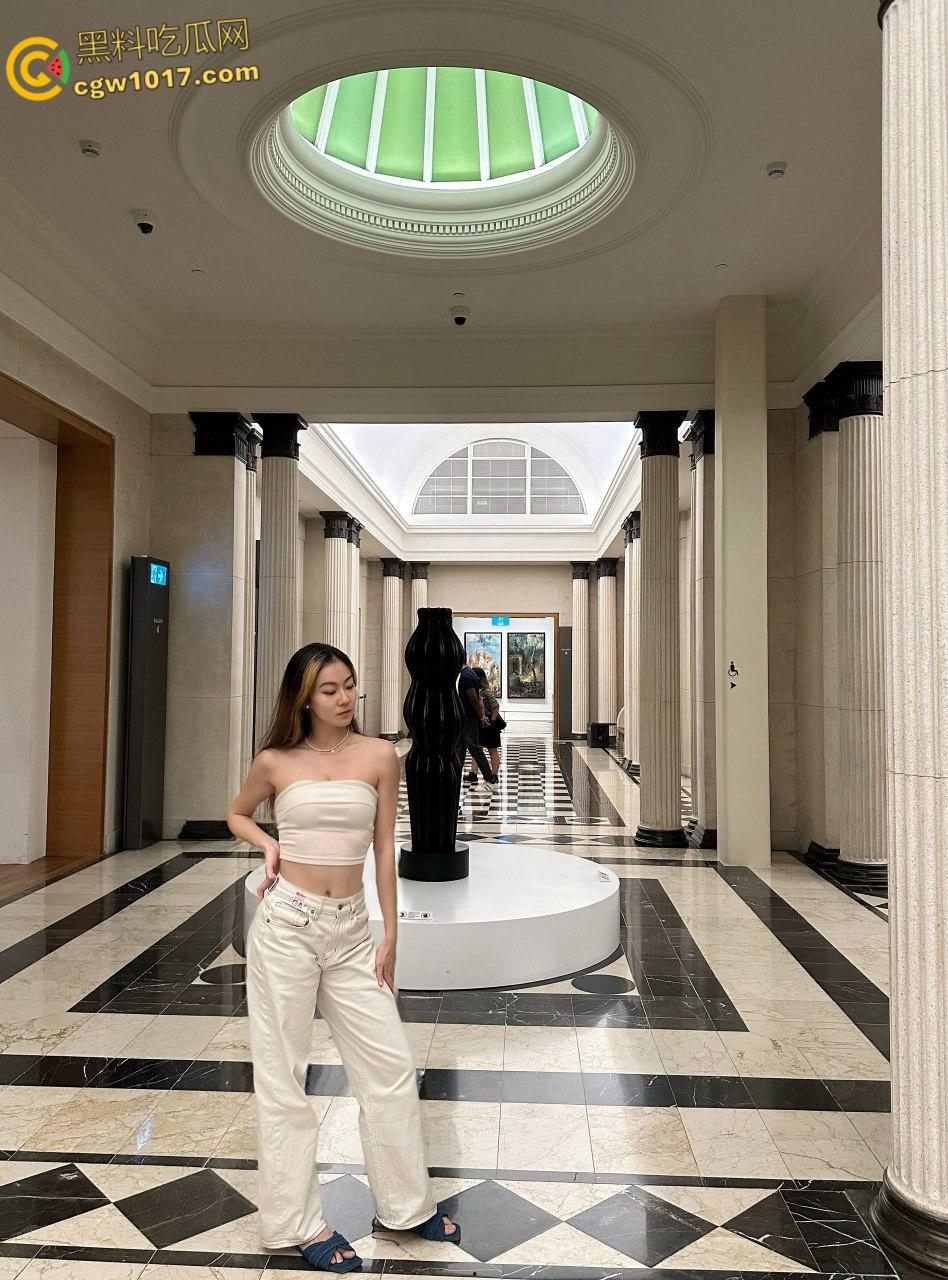 东湖学院学妹恋爱脑上头，任男友露脸拍片，掀开短裙户外野战，隔着红色蕾丝内裤后入爆操，反差姿态让人眼馋！-2