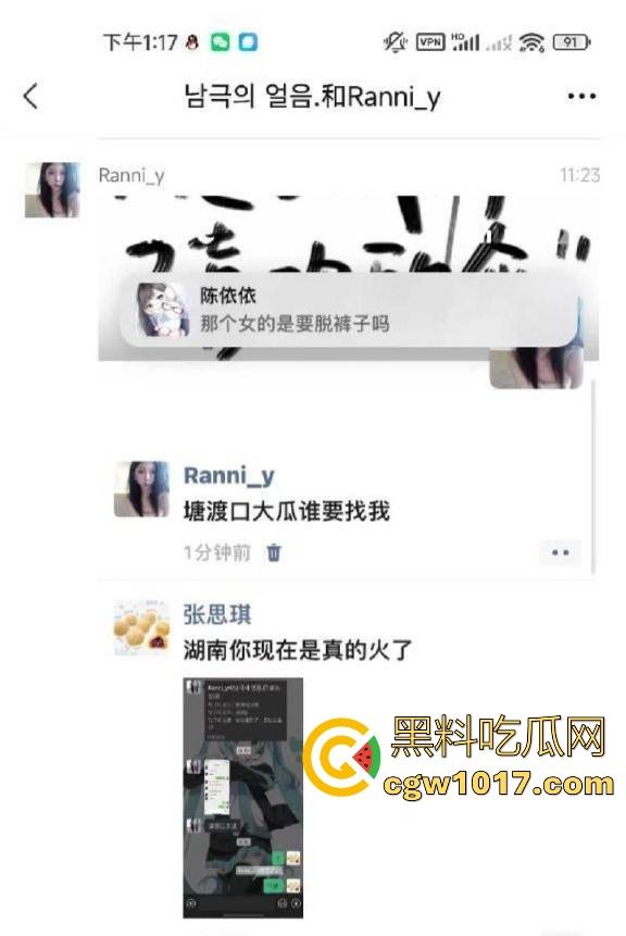 网吧包房年轻情侣打完游戏就在沙发上当场开干？面对摄像头毫无畏惧他人的眼光，年轻人就是会玩！-3