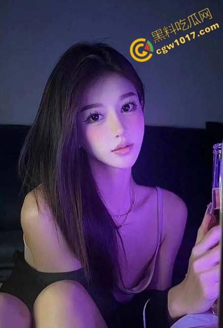 海角大神与完美嫂子试衣间荒淫!36D雪乳翘臀加持,弟弟把持不住硬顶嫩穴,直捣黄龙疯狂喷精!-2