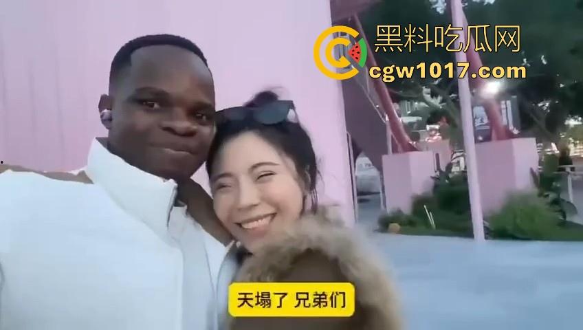 非洲黑猩猩挑战来中国相亲，没彩礼没样貌纯靠大屌跟黑皮肤加持，万万没想到啊，真有骚逼马桶排队送温暖啊！-1