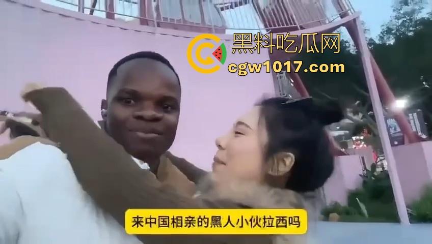 非洲黑猩猩挑战来中国相亲，没彩礼没样貌纯靠大屌跟黑皮肤加持，万万没想到啊，真有骚逼马桶排队送温暖啊！-2