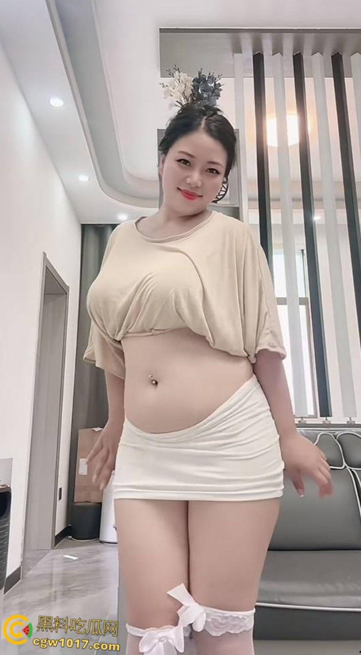 抖音百万网红【压寨夫人】，下海裸聊视频流出，微胖女神掰穴挑逗，假阳具狂插骚穴，淫荡本性暴露无遗 ！-4