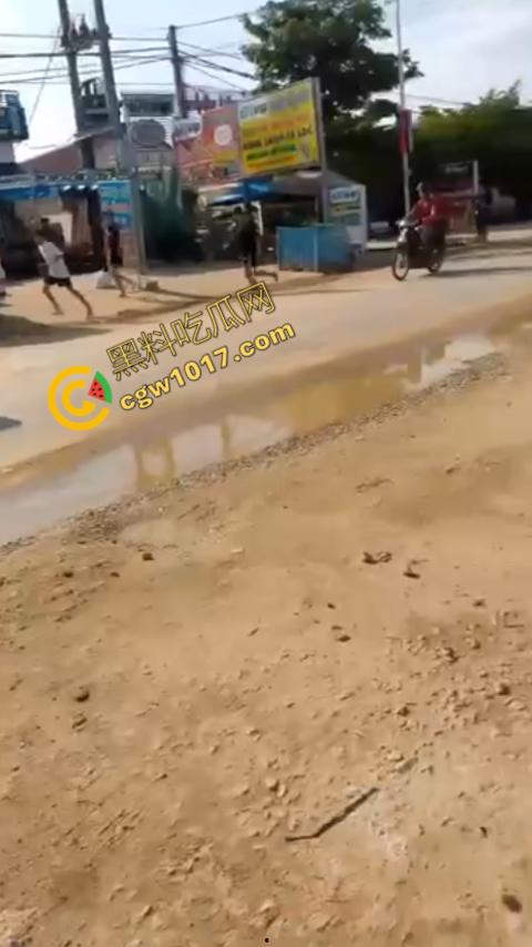 柬埔寨木牌突击抓捕:大楼被围“狗推”慌逃,警笛声与尖叫声交织,大楼一夜成围城!-3