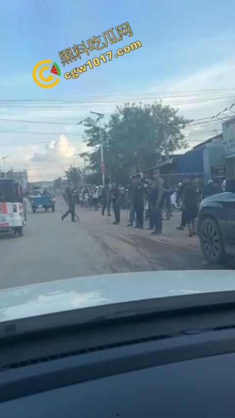 柬埔寨木牌突击抓捕:大楼被围“狗推”慌逃,警笛声与尖叫声交织,大楼一夜成围城!-7