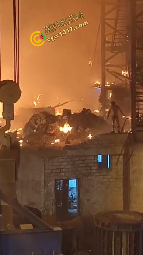 震撼!菲律宾钢厂惨剧:钢水如魔鬼喷发,烈焰吞噬生命,烧伤死亡者无数,惨象人间地狱!-5