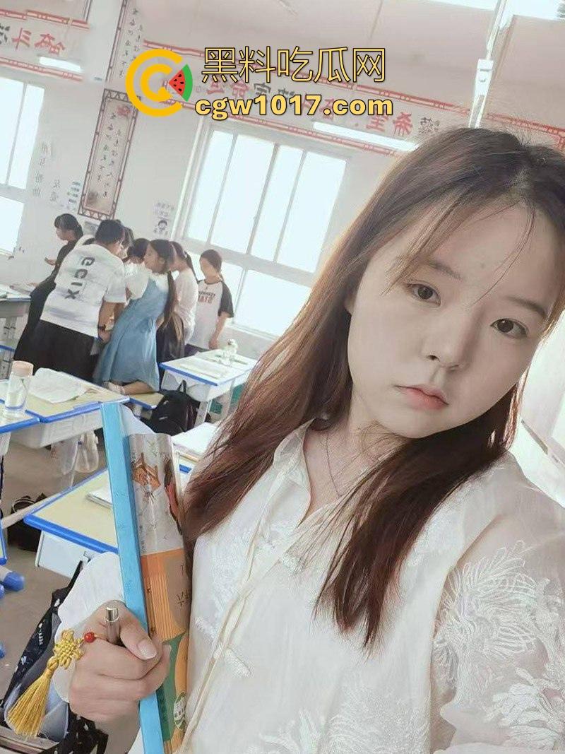 河南第一小学5年纪3班数学老师【肖莹】跟男友性爱视频泄露,丰满如肉弹,骚逼湿透饥渴,全程露脸骑乘做爱!-1