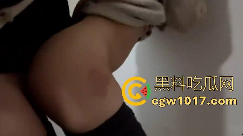 河南第一小学5年纪3班数学老师【肖莹】跟男友性爱视频泄露,丰满如肉弹,骚逼湿透饥渴,全程露脸骑乘做爱!-7