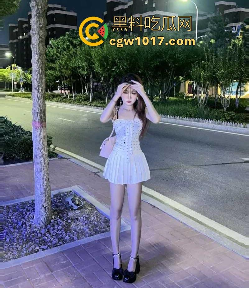 广东美术学院【李柒然】清纯女神秒变反差母狗，红唇裹住粗硬大屌，深喉跪舔，无套后入，不是一般的骚啊！-5