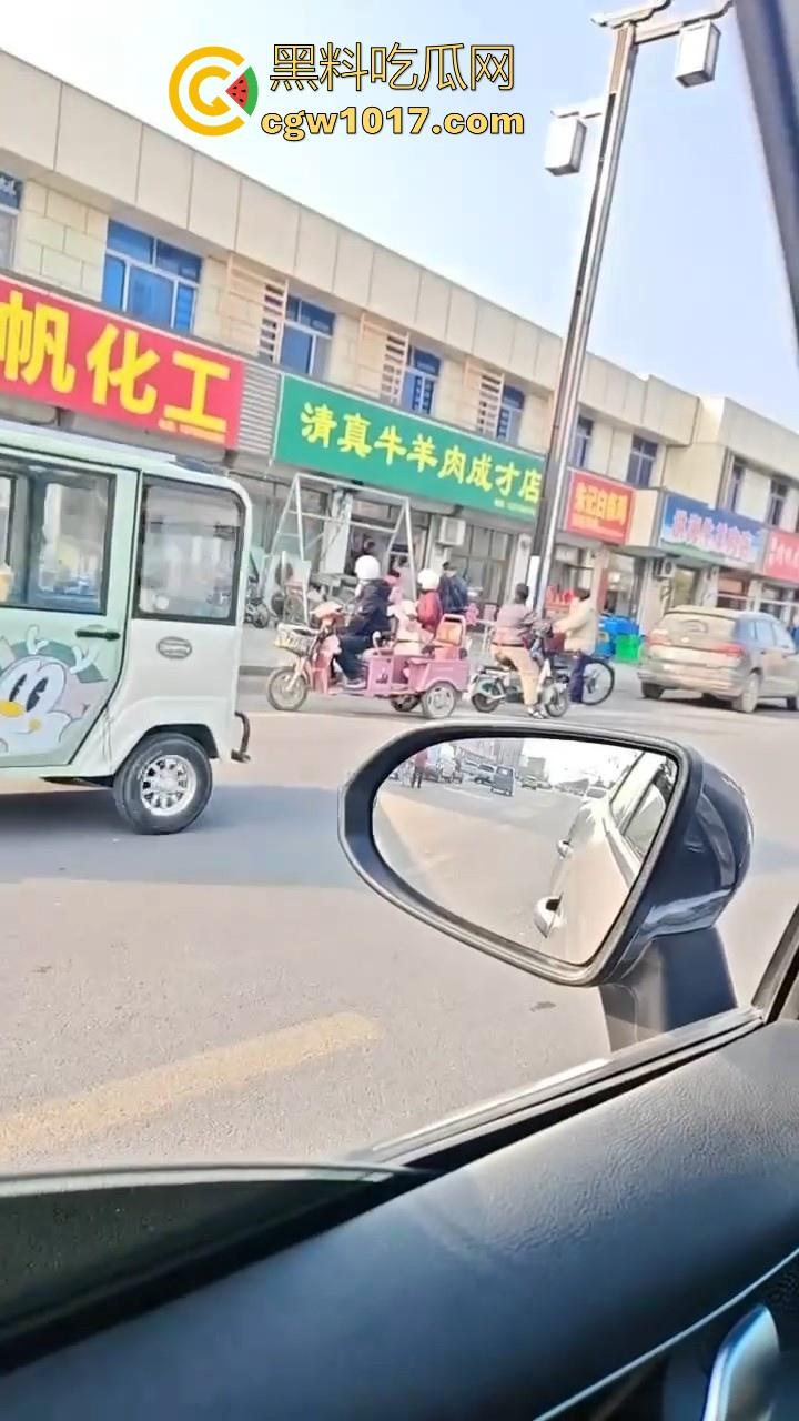 聊城高唐固河段发生重大车祸，大卡车拉钢管，一个急刹驾驶室都没了，好恐怖啊，不知道人有事没！-7